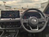 広々とした運転席周り!収納や物を置く場所もあり快適に過ごせる空間です!
