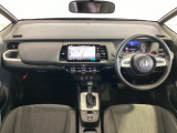 使いやすいレイアウトのダッシュボード周辺です。オートエアコンや小物入れなど嬉しい装備が満載です。