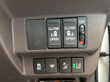 【両側パワースライドドア】スマートキーや運転席のスイッチで後席両側スライドドアの開閉が可能♪電動だから力を入れてドアを開ける必要が無く、小さなお子様でも簡単に開け閉めでき快適です♪