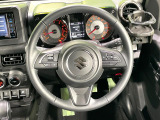 【純正革巻きステアリング】上質な革を使用することで、手にしっかり馴染みとても運転しやすいハンドルです♪