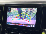 【バックカメラ】駐車時に後方がリアルタイム映像で確認できます。大型商業施設や立体駐車場での駐車時や、夜間のバック時に大活躍!運転スキルに関わらず、今や必須となった装備のひとつです!
