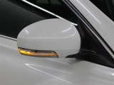 サイドターンランプ付きドアミラー。車両のドレスアップと右左折時の被視認性を兼ね備えたお洒落なミラーです。