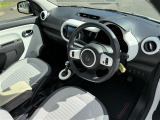 フランス車ならではのオシャレな内装がオススメです!