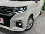 【LEDヘッドライト】悪天候や夜間走行時も良好な視界を確保し安心して運転できる高輝度LEDヘッドライトを装備!点灯速度が早く、消費電力も抑えられています。
