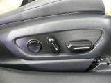 パワーシート搭載。微妙な調整が手軽にでき、ピッタリのポジションで運転することが可能です。