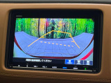 【バックカメラ】駐車時に後方がリアルタイム映像で確認できます。大型商業施設や立体駐車場での駐車時や、夜間のバック時に大活躍!運転スキルに関わらず、今や必須となった装備のひとつです!