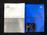 スマートキーは鍵をバッグに入れたままでもドアロックの開閉やエンジンのON・OFFができます。夜間や雨の日も鍵を探さなくて良いので便利です。