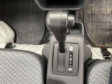 シフトノブの位置がステアリングに近くて、運転しやすいですよ♪♪