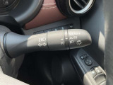 トンネル進入時や暗くなれば自動点灯するオートライトです。