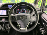 【純正革巻きステアリング】上質な革を使用することで、手にしっかり馴染みとても運転しやすいハンドルです♪