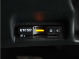 ◆ETC2.0装着◆進化したドライブ体験。料金収受システムだけだったETCが生まれ変わって、高速道路を賢く使うETC2.0に進化しました。多彩な情報サービスが便利で快適なドライブ体験を提供します。