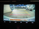 バックガイドモニターで、後方を確認しながら安心して駐車することができます。運転初心者も熟練者も必須の機能ですよ!