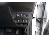 両側電動スライドドア付。通常のドアに比べて、車のボディーに対し平行に開閉し、開けてもスペースを取りません。出入り口が大きいドアはお子様のいるご家庭はもちろん、混んだ駐車場でも大活躍です!