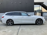 ご納車後も全国約200拠店のBMW正規ディーラーサービス工場にて保証対応いたします。お近くのBMW正規ディーラーをご案内の上、アフターメンテナンスをお受け頂けますので、安心してお乗りいただけます!!