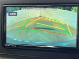 【バックカメラ】駐車時に後方がリアルタイム映像で確認できます。大型商業施設や立体駐車場での駐車時や、夜間のバック時に大活躍!運転スキルに関わらず、今や必須となった装備のひとつです!