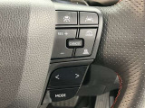 車間間隔を検知して、前方の車両と同じ速度で追従するレーダークルーズコントロールを搭載しております。
