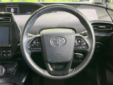 【純正革巻きステアリング】上質な革を使用することで、手にしっかり馴染みとても運転しやすいハンドルです♪