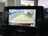 【バックカメラ】駐車時に後方がリアルタイム映像で確認できます。大型商業施設や立体駐車場での駐車時や、夜間のバック時に大活躍!運転スキルに関わらず、今や必須となった装備のひとつです!