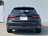 当店ではAudi認定中古車センターの展示場に常時30台以上の在庫を揃えて皆様のご来場をお待ちしております。展示車両のご試乗も可能ですのでどうぞお気軽にご来場下さいませ。
