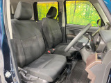 運転席シート廻りは使用感も少なく、良好な状態となっています。前オーナー様が丁寧に使っていたことがよくわかりますね。