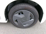 足元を引き締めるフルホイ-ルカバ-付きです。タイヤサイズは、155/65R14です。