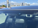 【アイサイトVer3】前方の車両等を検知し、衝突しそうな時は警報で注意を促し、ブレーキを踏む力をサポート。ブレーキを踏めなかった場合は衝突被害軽減ブレーキが作動、衝突回避をサポートします。