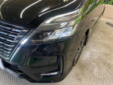 【LEDヘッドライト】悪天候や夜間走行時も良好な視界を確保し安心して運転できる高輝度LEDヘッドライトを装備!点灯速度が早く、消費電力も抑えられています。