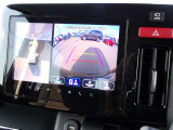 【360&deg;ビューモニター】  とても分かりやすい、クルマの上から見下ろしたような映像で、駐車サポートをしてくれます。