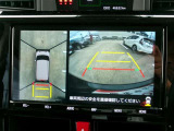 全周囲モニター付きですので、上から見たような映像も確認できます。(補助装置になりますので、目視でもご確認ください)