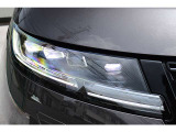 LEDシグネイチャーライト付きデジタルLEDヘッドライトが装着されて夜間走行が楽に運転が出来ます。