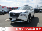 日産の大人気SUV、エクストレイルe-4ORCEが入荷!電気で走る4WDシステムで、前後に搭載された高出力モーターと4輪のブレーキを統合的に制御し、あらゆる路面状況で走る・曲がる・止まる性能を飛躍的に向上させます。
