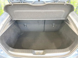 積み下ろしのしやすいデッキにはたっぷりと荷物を積み込んでいただけます。遊びから仕事まで、様々なシーンで頼れます♪