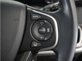 【アダプティブクルーズコントロール】予め設定した車速内でクルマが自動的に加減速。前走車との適切な車間距離を維持しながら追従走行します。【LKAS】車線維持支援システムでステアリング操作を支援。