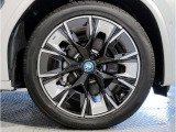 【BMWアロイホイル】軽量かつ強度に拘ったアロイホイル。走行性能ポテンシャルを引き出す設計。車の足元を引き締めてくれる大きなポイントはアロイホイルです。