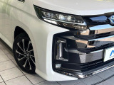 【LEDヘッドライト】悪天候や夜間走行時も良好な視界を確保し安心して運転できる高輝度LEDヘッドライトを装備!点灯速度が早く、消費電力も抑えられています。