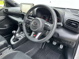 運転に集中しやすく走りを存分に楽しめるドライバーファーストコックピット。