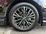 純正ブラックスパッタリング塗装19インチAW装備♪ 前後タイヤサイズ225/55R19 DUNLOP SP SPORT MAXX