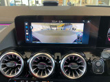 ◆パーキングアシストリアビューカメラ◆リバースに連動し、車両後方の映像をディスプレイに表示。バック時の運転操作をサポートします。