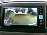 バックガイドモニターで、後方を確認しながら安心して駐車することができます。運転初心者も熟練者も必須の機能ですよ!