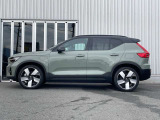 北欧の革新性が生み出したコンパクト・シティSUV。ボルボXC40に、新たにラインナップされたピュアEVモデルです。ボルボのピュアE Vを象徴するフレームレスグリルプレートをはじめエクステリアを刷新。