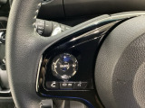 ステアリングスイッチがついていますので、オーディオのチャンネル変更、ボリューム、ジャンル変更が操作可能です。ハンドルから手を離さず安全に操作できます。