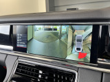 サラウンドビュー付きパークアシスト搭載です。車両周辺を360度表示し、安心でスムーズな駐車サポートします。