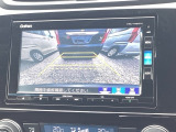 ガイド線表示機能付きのバックカメラで、バックでの車庫入れも安心です。