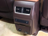【前席+後席シートヒーター】寒い日に重宝するシートヒーターを後席にも装備!エアコンより早く温まってくれるので寒がりの人も安心ですね♪エアコンの温風は乾燥するから苦手、という方にもをおすすめです。