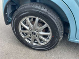 タイヤ残り溝が1.6mmになる目安として「スリップサイン」が設けられています。この車はまだまだ残っておりますので、安心してお乗り頂けます!