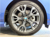 BMW純正アルミホイールです。納車時にはアルミホイールコーティングも承っております!是非ご検討下さいませ。
