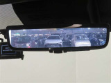 車両後方の視界をクリアに映し出す「デジタルインナーミラー」搭載です。