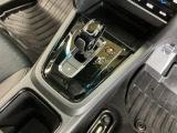 シンプルでスマートなセレクトレバーです