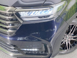 【LEDヘッドライト】悪天候や夜間走行時も良好な視界を確保し安心して運転できる高輝度LEDヘッドライトを装備!点灯速度が早く、消費電力も抑えられています。