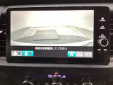 バックでの車庫入れも安心です! リアカメラが付いているバックモニター付のナビディスプレーを装備しております。操作線もついており距離感も画面から確認できます。